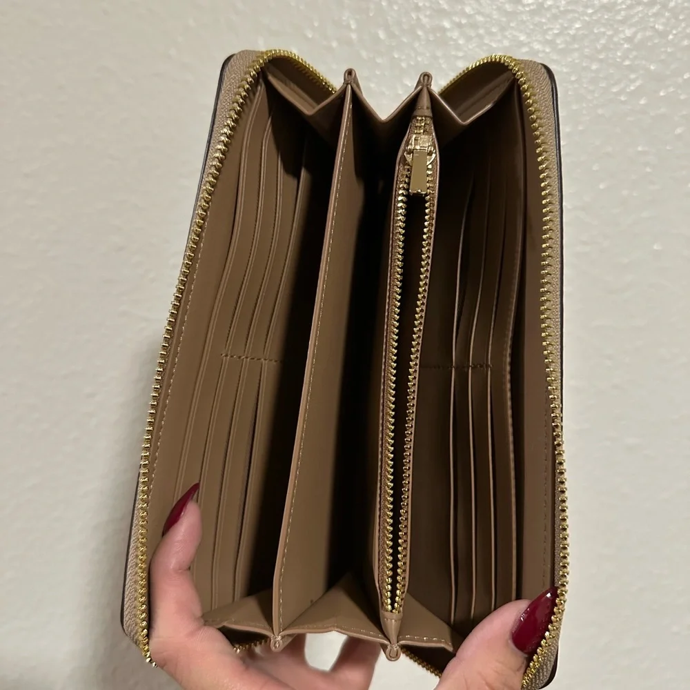 Coach Wallet - Picture 4 of 5